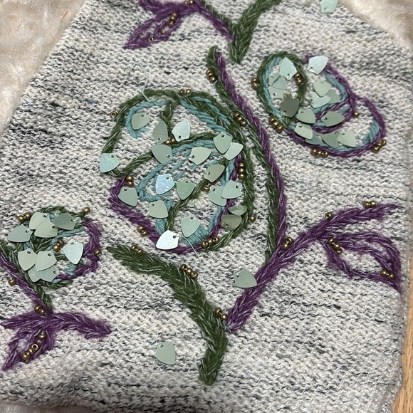 Anthropologie Sleeveless Floral Embroidered Beaded Faux Fur Vest - Picture 6 of 8